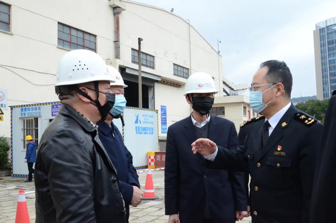 福州海关石正进关长一行至福州港青州港区调研进口普货查验工作01.jpg