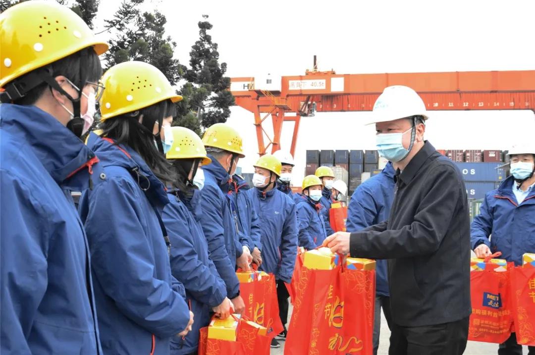 福州港务集团党委书记、董事长陈剑钟看望慰问一线防疫专班和留企员工02.jpg