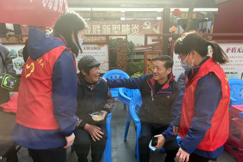 福港集箱开展青年志愿者活动02.jpg