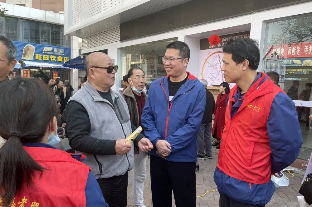 福港集箱开展青年志愿者活动03.jpg