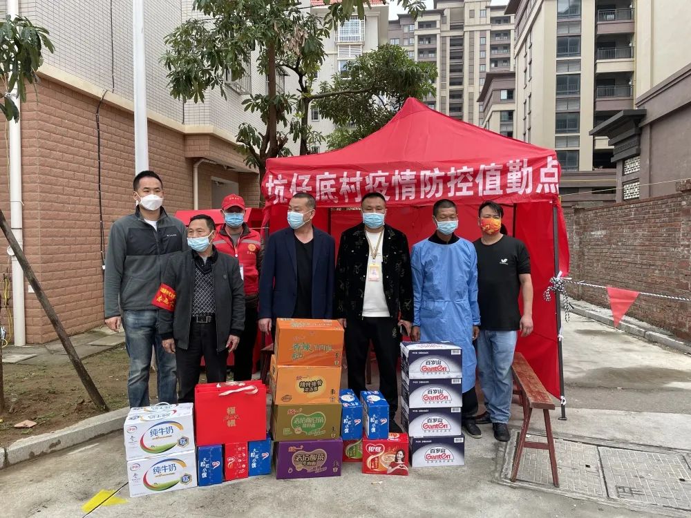 泉港八方组织慰问驻地一线防疫人员.jpg