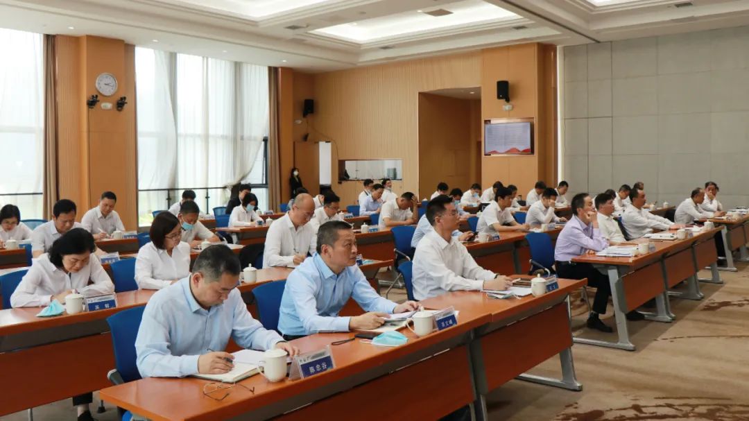 福州港务集团召开党委理论学习中心组扩大会暨2022年第一季度经济运行分析会02.jpg