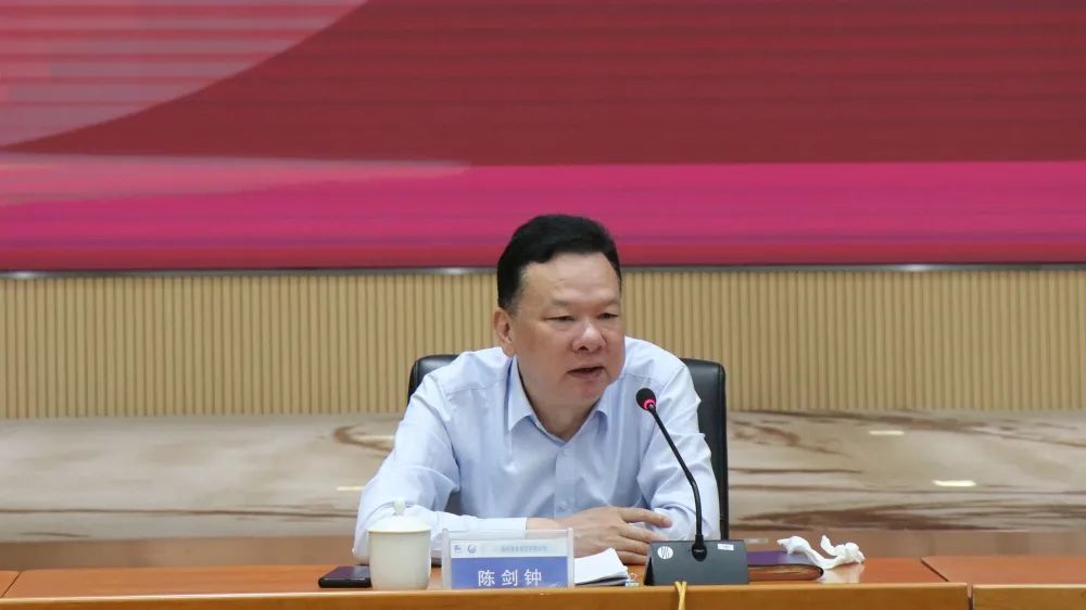 福州港务集团召开党委理论学习中心组扩大会暨2022年第一季度经济运行分析会03.jpg