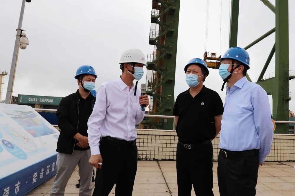 江西省水利投资集团领导一行莅临江阴港区调研02.jpg