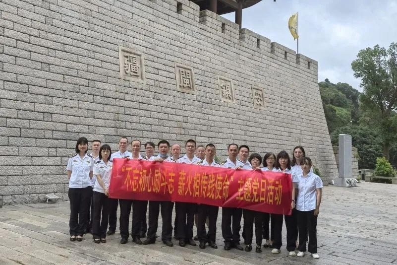福港拖轮与马江海事处开展“不忘初心励斗志 薪火相传践使命”主题党日活动.jpg