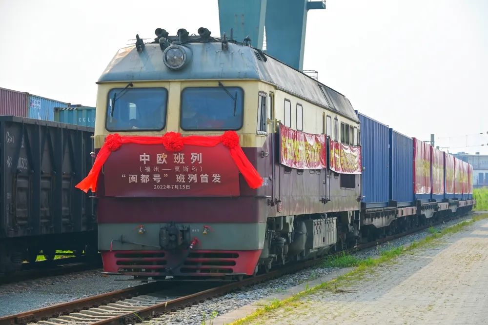 福州首列中欧班车始发江阴港01.jpg