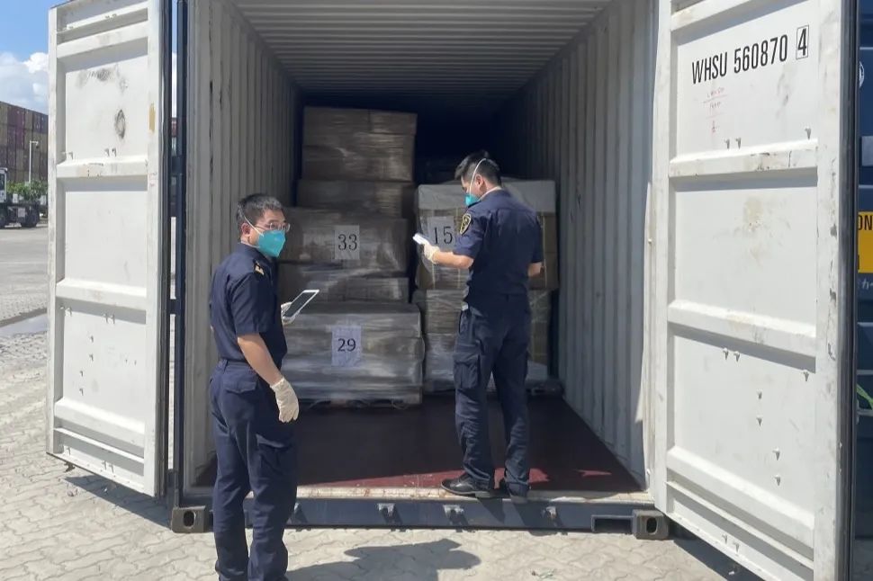 关企联动 提效战疫丨福州海关全力保障福州港口岸通关安全顺畅02.jpg