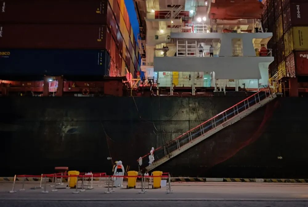 关企联动 提效战疫丨福州海关全力保障福州港口岸通关安全顺畅05.jpg