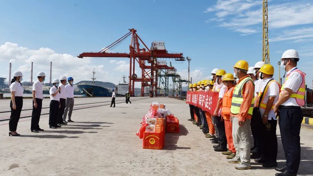 送清凉 保平安丨福建港口集团党委书记、董事长陈志平到福州港青州港区慰问一线职工02.jpg