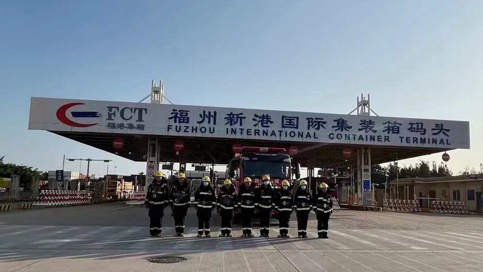 安全演练丨福港集箱应急消防队联合福清消防站开展危险化学品泄露着火事故联合演练01.jpg