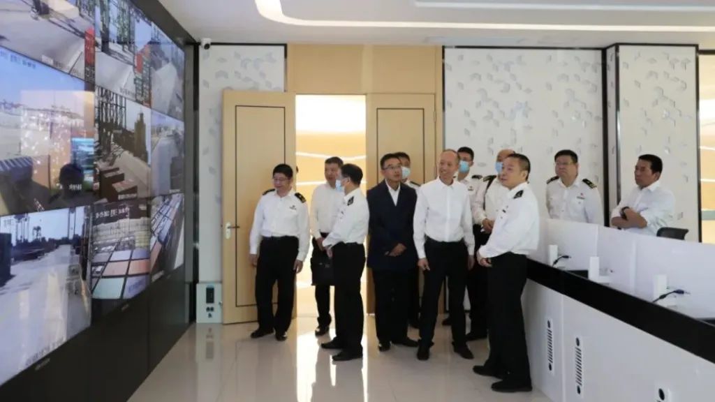 福州海关副关长林跃飞调研江阴港区03.jpg