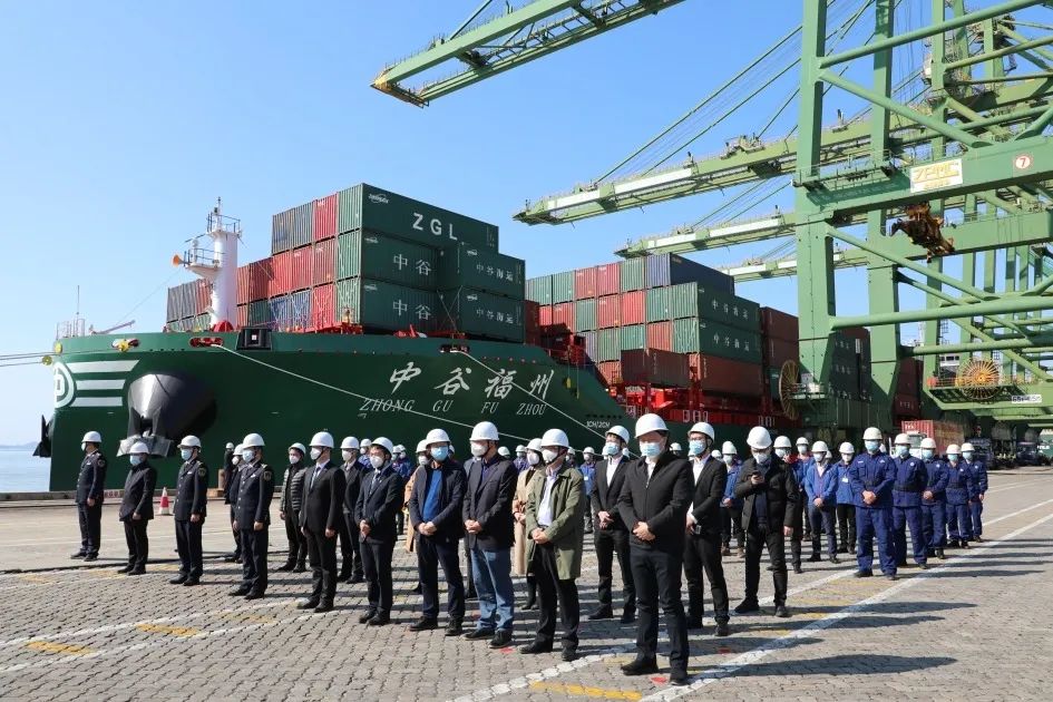 福州港江阴港区迎最大内贸集装箱船“中谷福州”轮首航06.jpg