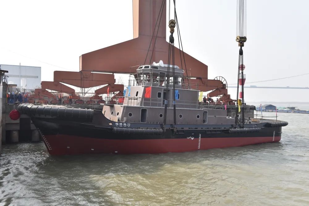 福港拖轮新建5200马力全回转拖轮顺利下水03.jpg