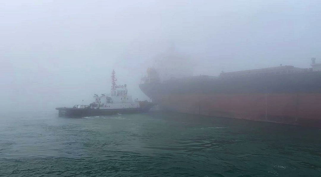 水上抢险丨福港拖轮守护水上春运安全不打烊01.png