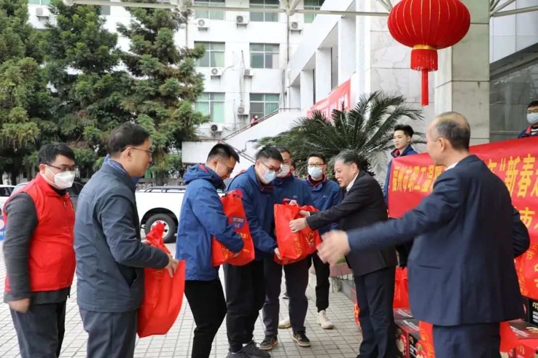 新春走基层丨福州市职工温暖工程走进福港03.jpg