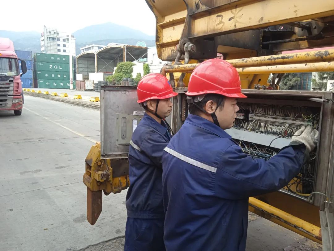 春节不打烊 服务不打折01.jpg