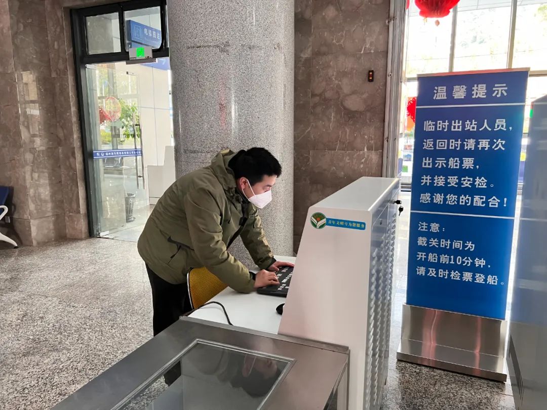 春节不打烊 服务不打折03.jpg