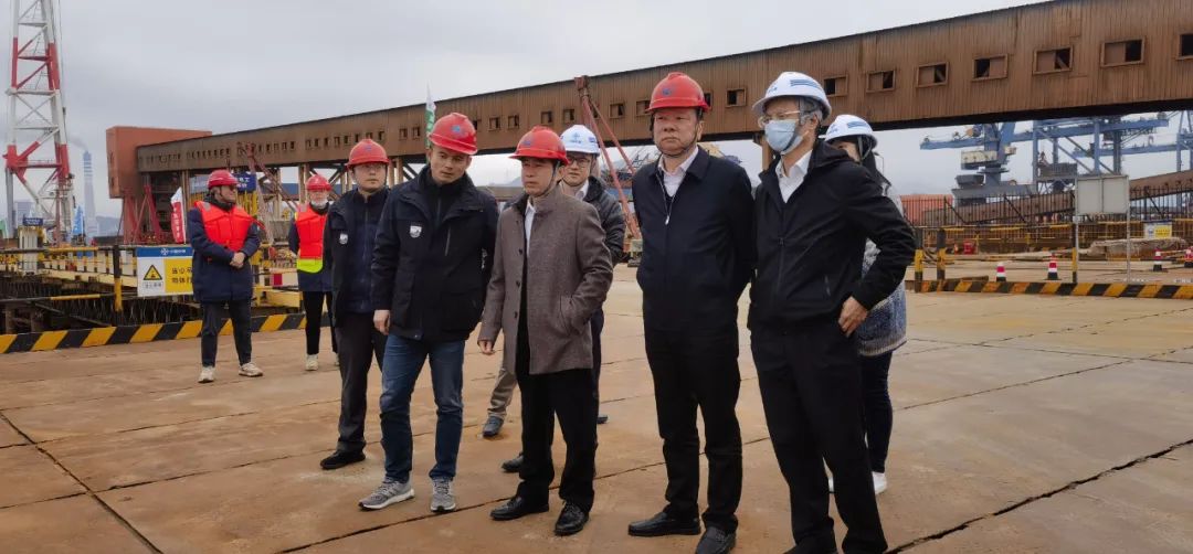 福建港口集团党委书记、董事长陈志平一行到可门作业区6、7#泊位现场调研01.jpg