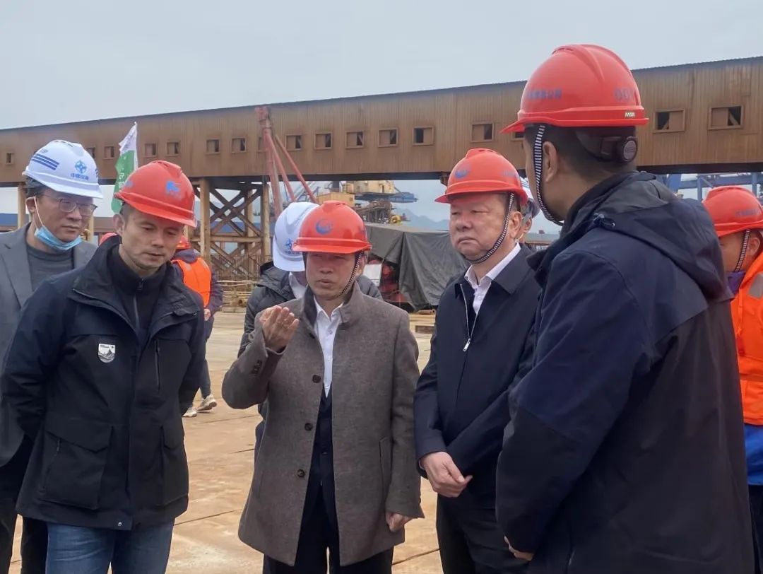 福建港口集团党委书记、董事长陈志平一行到可门作业区6、7#泊位现场调研02.jpg