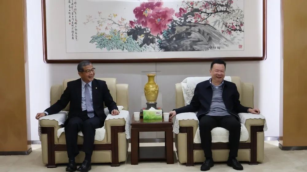 长荣海运公司华南区副总经理赵建兴一行到访02.jpg