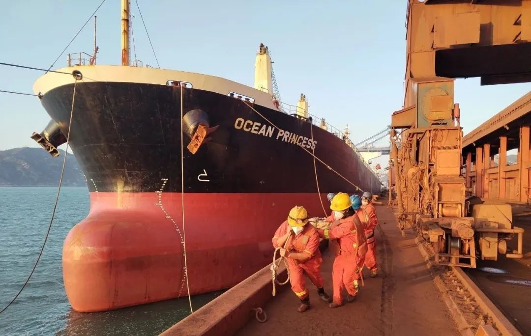 可门港完成首单煤炭保税业务01.jpg