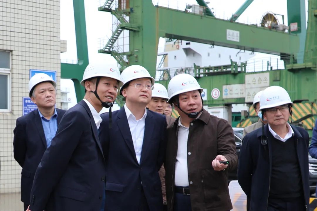 中国铁路南昌局集团党委委员、副总经理王斌调研福州港江阴港区02.jpg