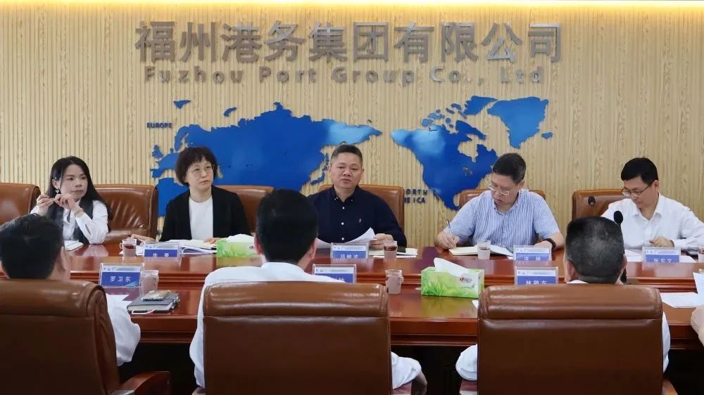 福建港口集团外部董事邓毓波一行到福州港务集团调研01.jpg