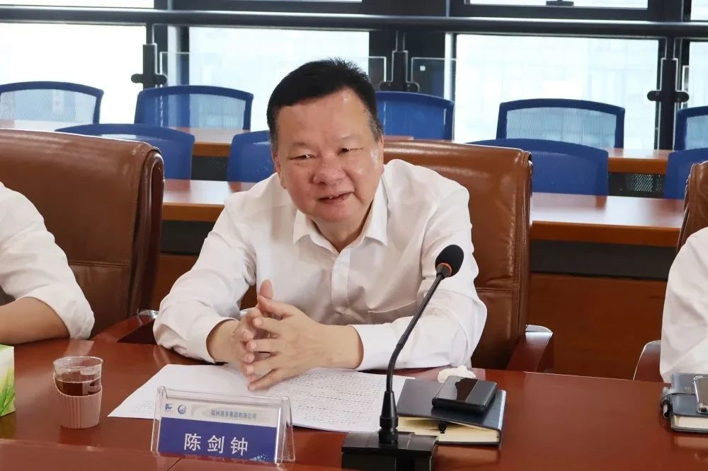 福建港口集团外部董事邓毓波一行到福州港务集团调研03.jpg