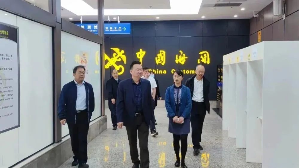 集团党委书记、董事长陈剑钟到可门港、黄岐客运站开展节前安全检查。02.jpg
