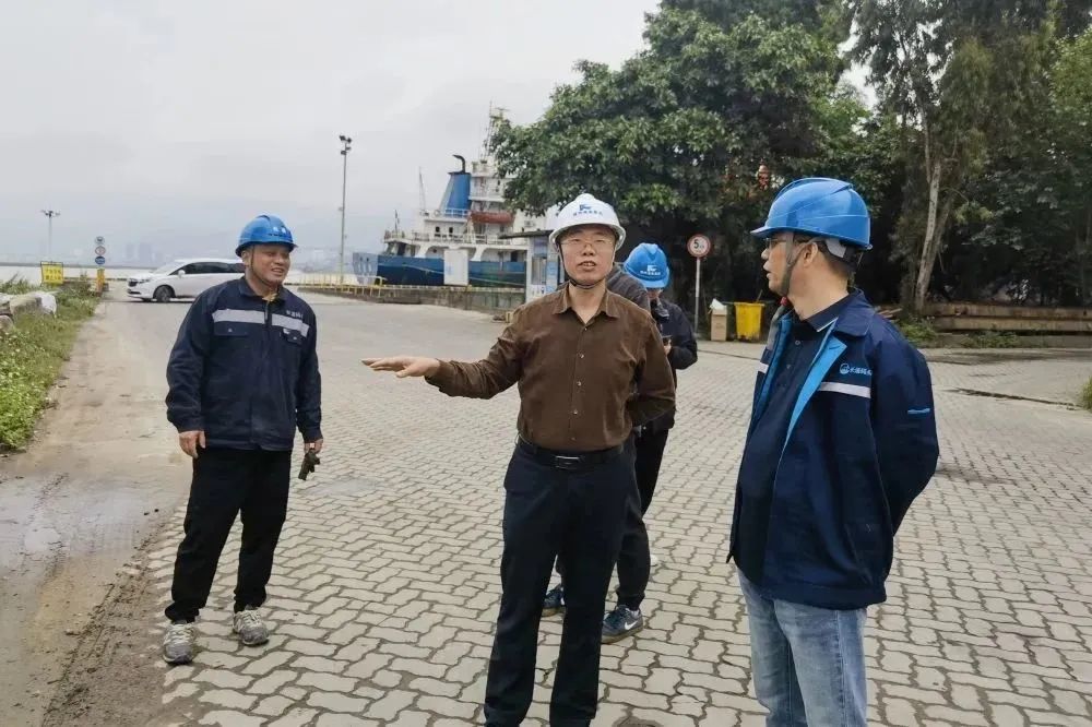 集团党委委员、纪委书记杨建国到榕通码头开展节前安全检查。01.jpg