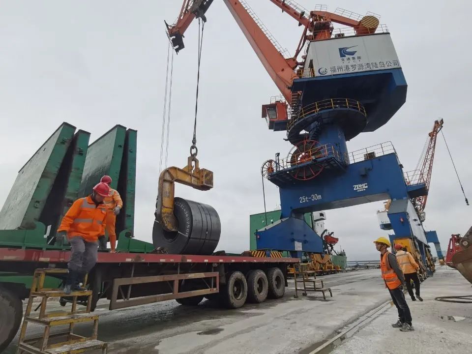 三争三提 福港台源4月吞吐量创开港历史新高03.jpg