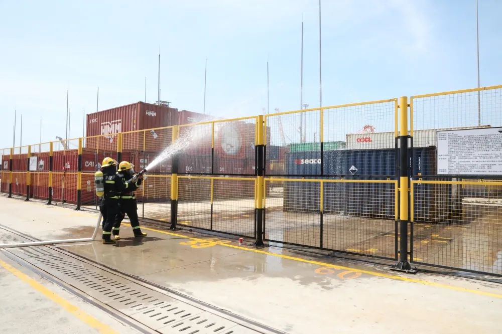 安全生产月 福州港务集团开展危险货物泄漏处置应急演练07.jpg