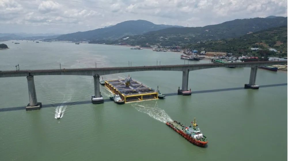 向海图强 再建新功丨福港拖轮首次超大件海上拖带定位作业圆满完成02.jpg