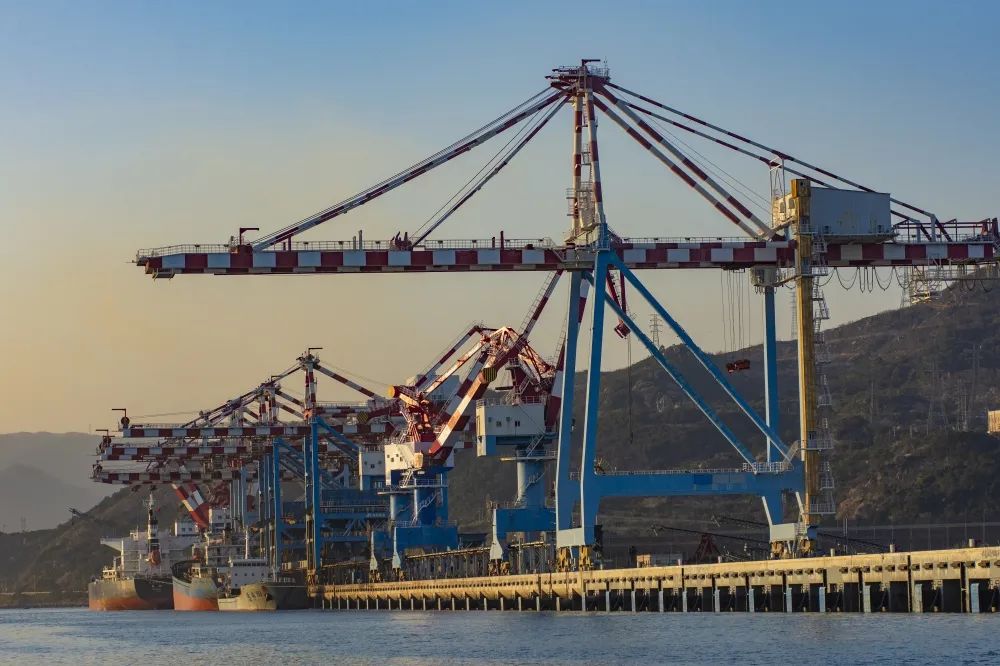 福港罗源湾：拼抢“半年红” 献礼建党日01.jpg