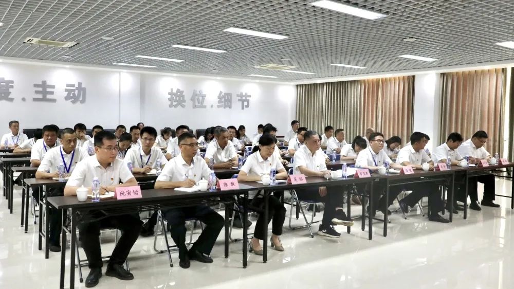 凝心铸魂 奋楫笃行丨福建港口集团党委副书记陈乐章到福港集箱讲授专题党课 开展安全检查03.jpg