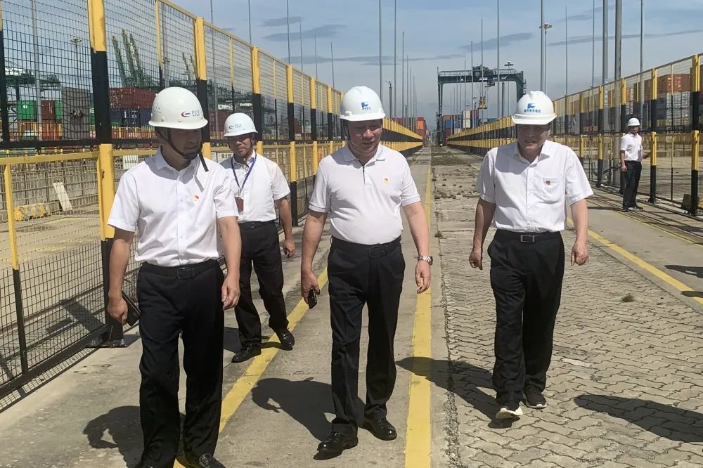 凝心铸魂 奋楫笃行丨福建港口集团党委副书记陈乐章到福港集箱讲授专题党课 开展安全检查04.jpg