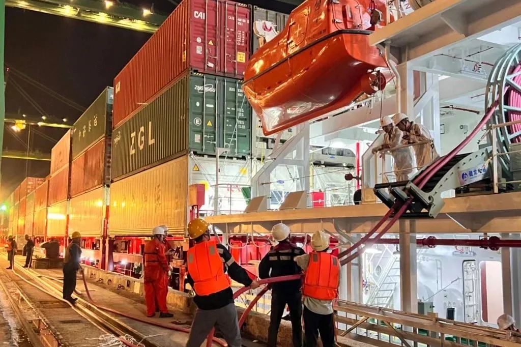 三争三提 福州港江阴港区岸电连船常态化01.jpg