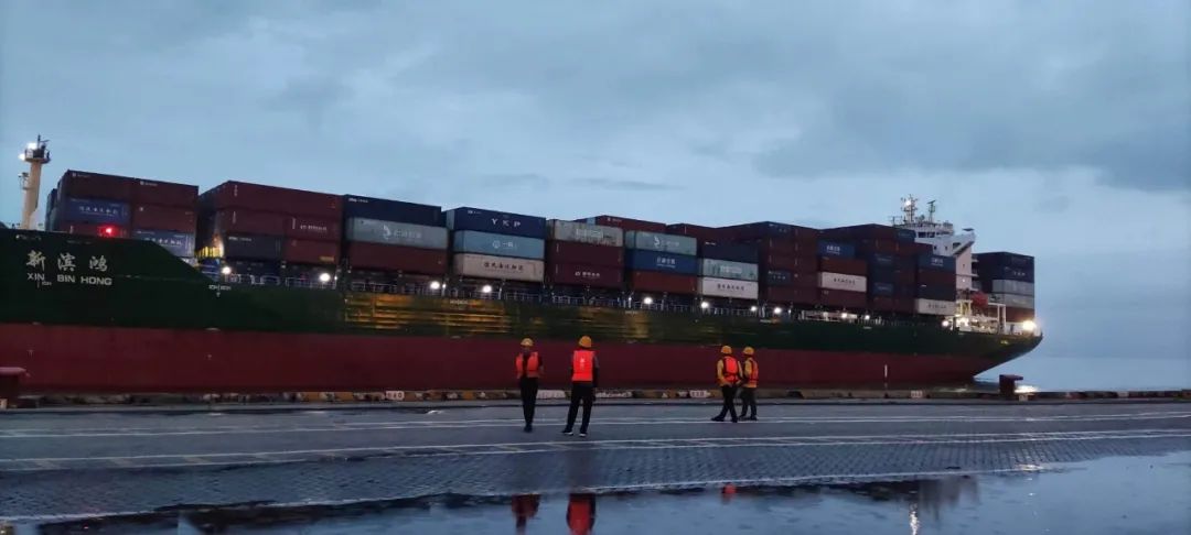 主题教育见行动 台风过后复产快09.jpg