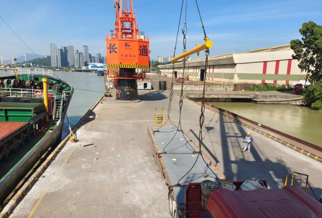 三争三提｜榕通码头改进工艺促卸船效率创新高01.png