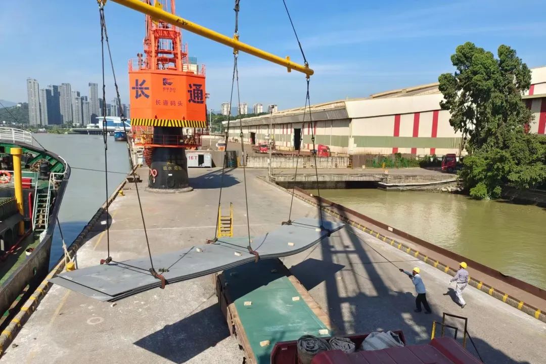 三争三提｜榕通码头改进工艺促卸船效率创新高02.jpg