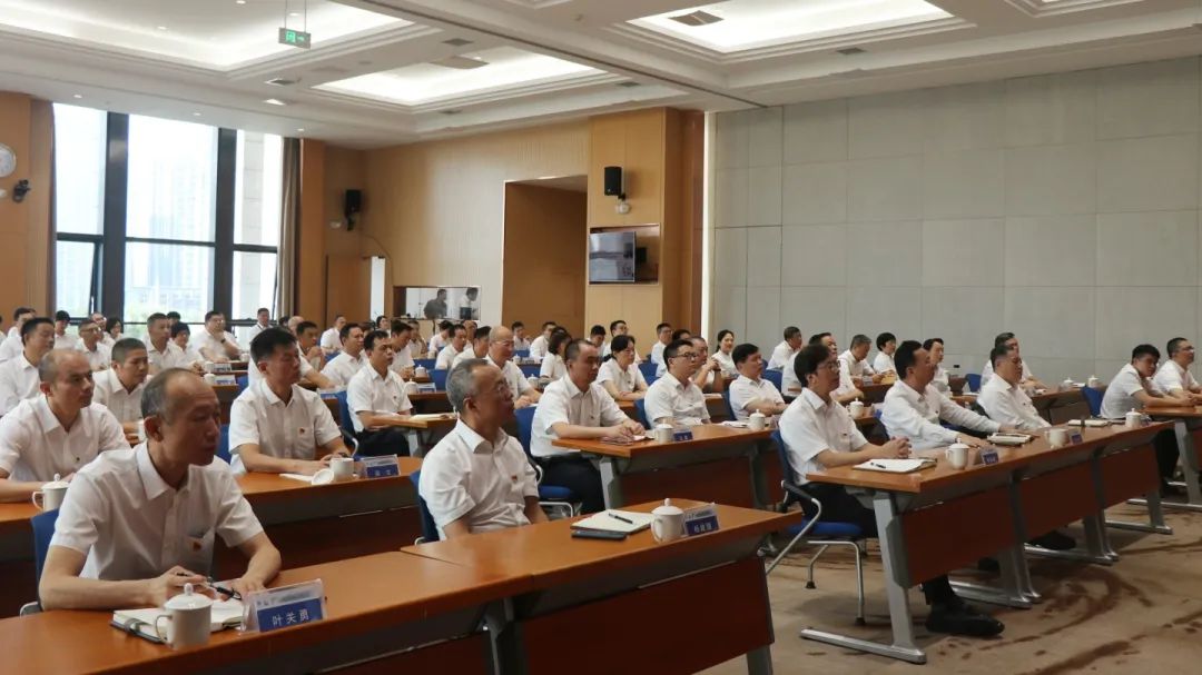 学深悟透丨福建港口集团党委书记、董事长陈志平为福州港务集团中高层干部专题授课05.jpg