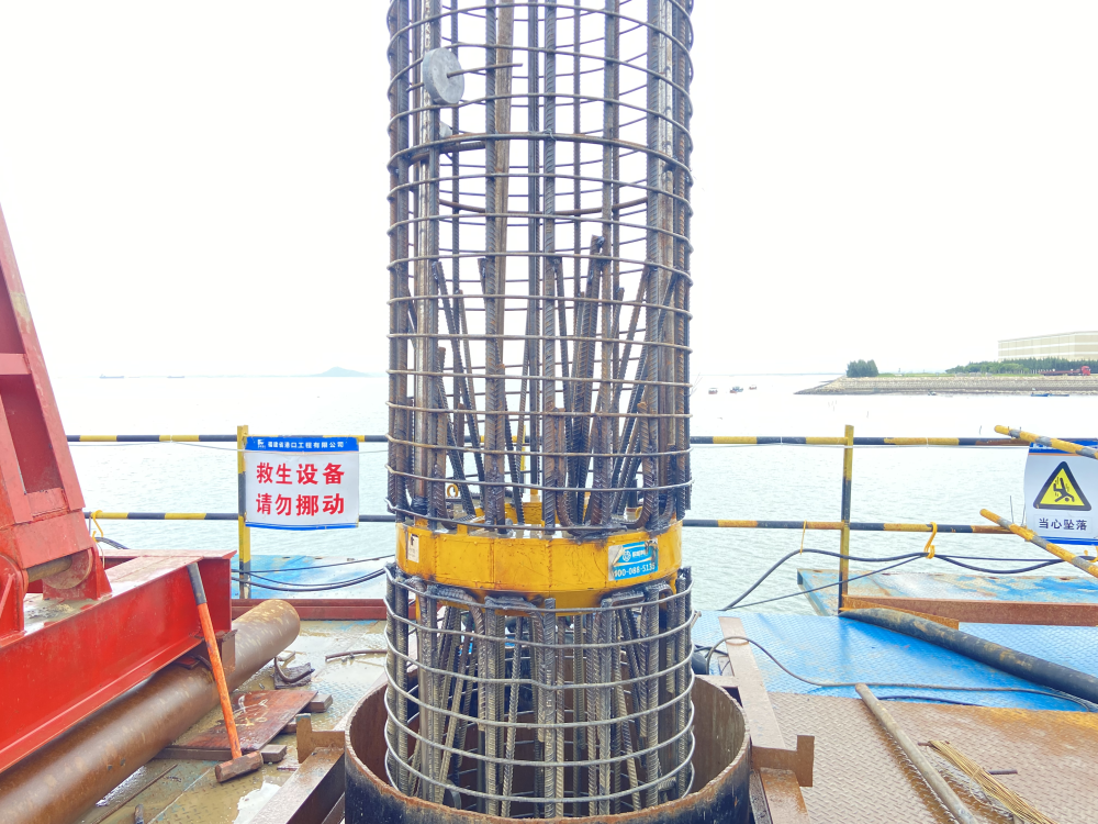 三争三提丨福州港松下港区元洪作业区1#、2#泊位工程引桥灌注桩试桩顺利完成01.png