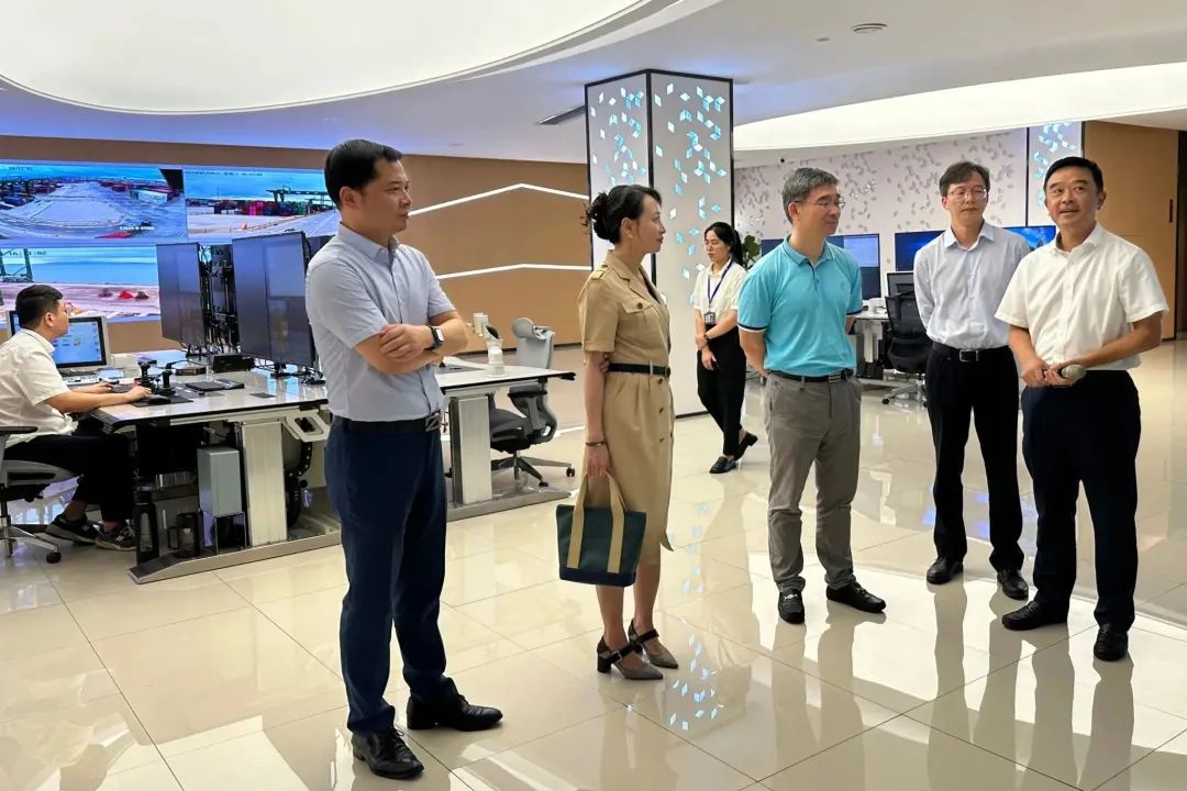 中谷海运集团总裁周斌一行到访福州港江阴港区02.jpg