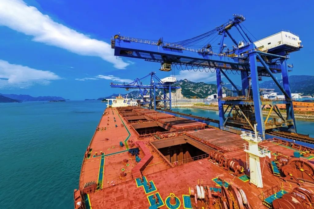 三争三提 可门港30万吨级卸船效率创新高01.jpg