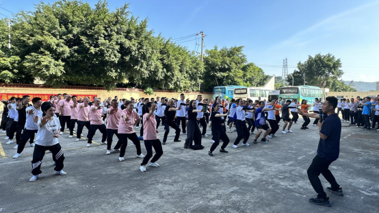 凝“绳”聚力 福州港务集团“榕港杯”职工拔河比赛火热开赛02.png