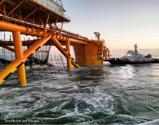 三争三提  福港拖轮助力全球首个漂浮式风渔融合项目平台拖带及安装作业05.png