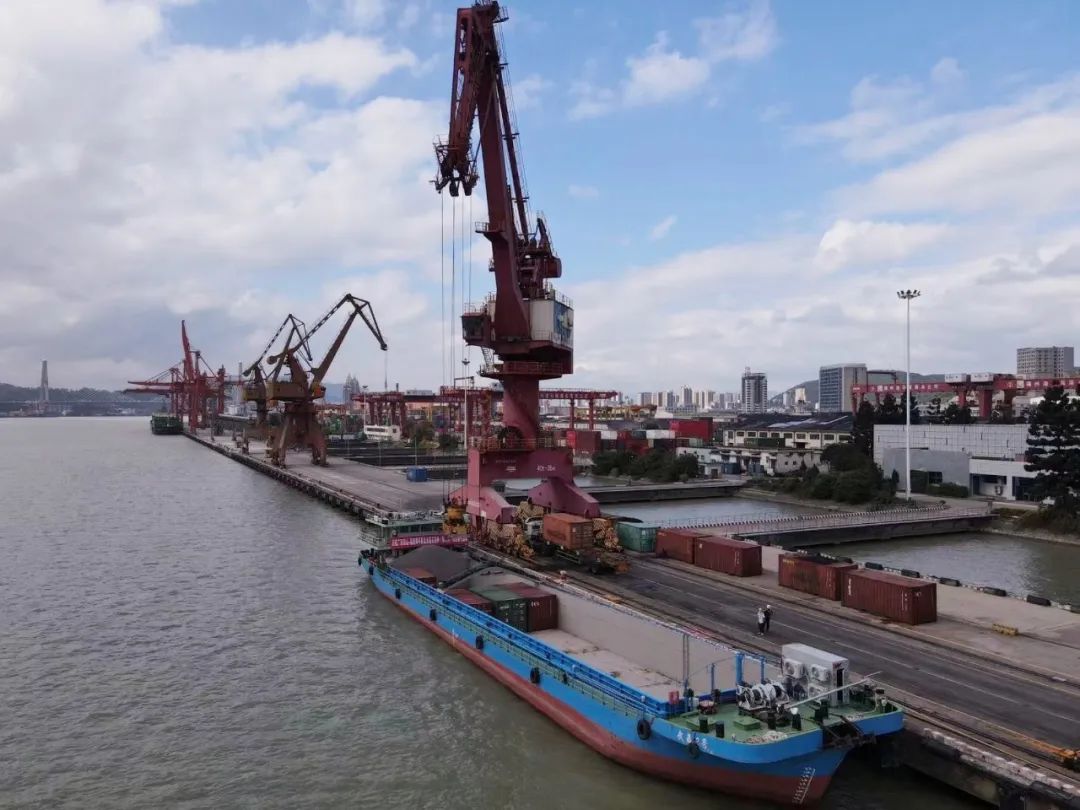 “黄金水道”闽江航运箱量创新高01.jpg