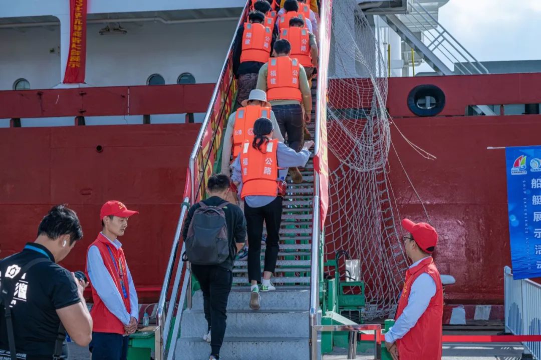 微光成炬 盛会有我  福港马尾蓝海青年志愿者护航2023世界航海装备大会07.jpg