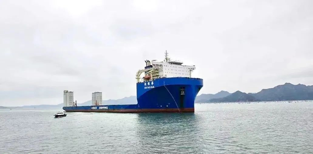 百日攻坚 厉害了！福港拖轮圆满完成国内第二大半潜船装船作业监护任务01.jpg