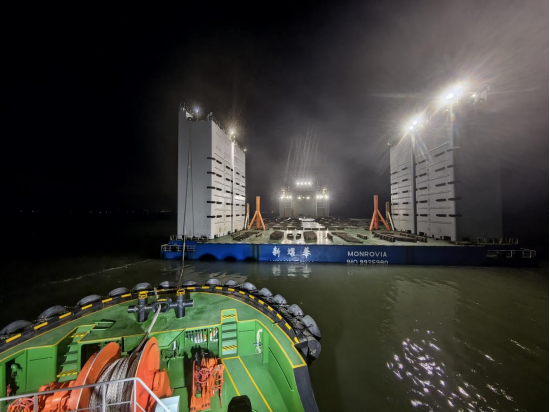 百日攻坚 厉害了！福港拖轮圆满完成国内第二大半潜船装船作业监护任务04.png